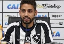 Gabriel cobra Botafogo após derrota: ‘Trabalhar mais e falar menos’