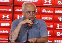 Conselheiros do São Paulo pedem impeachment do presidente Leco