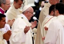 Bento XVI rejeita “duas vocações ao mesmo tempo”