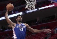 Embiid vira vilão após polêmica e passa a ser vaiado em Filadélfia