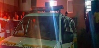 Mulher acusada de espancar filha de 9 anos é agredida por populares