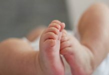 Criminoso invade apartamento, estupra bebê de quatro meses e a mãe dela