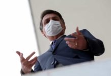 ‘Nenhum ministro saiu por corrupção’, diz Bolsonaro a apoiadores