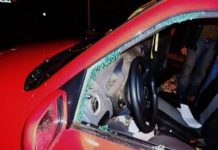 Casal com bebê em carro sofre ataque a tiros e mulher é baleada