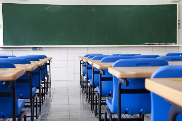 sala-de-aula-vazia-e1584477324306