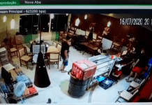 Vídeo mostra bandidos agredindo vítimas durante assalto em pizzaria