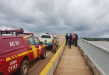 Mulher ameaça se jogar da ponte do rio Madeira