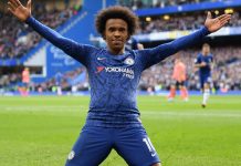 Meia-atacante brasileiro Willian pode trocar Chelsea por Arsenal