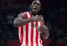 Jogador de basquete sofre enfarte e morre aos 27 anos durante treino