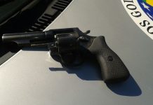 Policiais flagram adolescente armado com revólver próximo da rodoviária