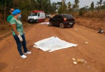 Casal morre ao ter moto atingida por carro de motorista sem CNH, em RO