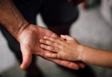 Pai é preso suspeito de estuprar filha de três anos em residência
