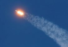 SpaceX lança em órbita quase 900 satélites Starlink