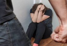Advogado é preso após agredir e ameaçar mulher em discussão por causa de porta