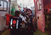 BRIGA GENERALIZADA: Rapaz é agredido a pauladas na frente de casa noturna em Porto Velho