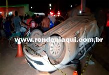 Casal provoca capotamento de automóvel durante fuga em moto após roubo