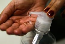 Com novas variantes do coronavírus, população deve redobrar cuidados