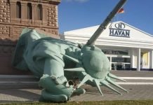 Forte ventania derruba Estátua da Havan; assista ao vídeo
