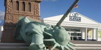 Forte ventania derruba Estátua da Havan; assista ao vídeo