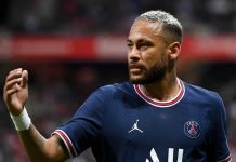 Neymar recebe R$ 42 milhões por ano para… acenar aos torcedores