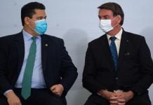 O que Alcolumbre está fazendo não se faz, diz Bolsonaro ao cobrar sabatina de Mendonça ao STF