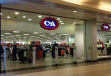 Garotas são flagradas furtando 14 peças de roupas em loja no shopping