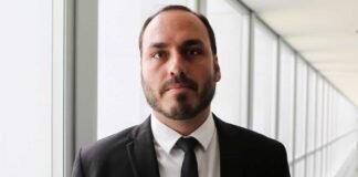 No MP do Rio, CPI da Covid pede punição a Carlos Bolsonaro por fake news