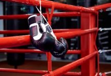 Boxeador de 23 anos morre após ser nocauteado em luta profissional