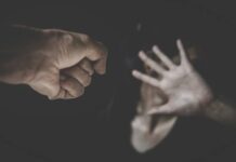 Esposa diz que foi trabalhar e chega em casa embriagada pedindo a separação