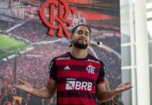 Flamengo anuncia o zagueiro Pablo, que estava na Rússia