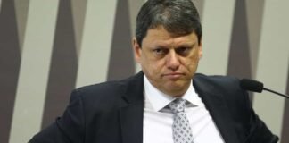 Bolsonaro confirma que Tarcísio deixa ministério no dia 31 para disputar eleição