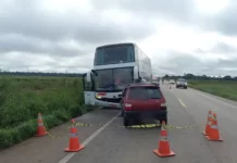 Colisão entre ônibus e carro deixa motorista morto na BR-364