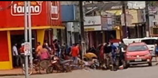 ATENÇÃO!!! Carro tomba por cima de ciclista em grave acidente