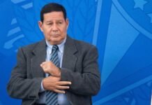 No Dia do Exército, Mourão volta a chamar golpe de 64 de Revolução Democrática
