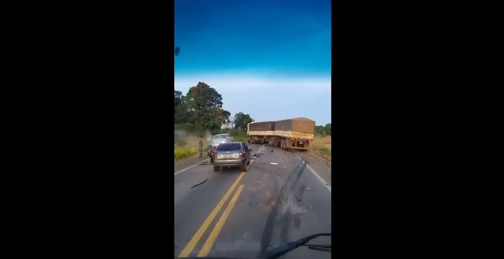 Casal De Idosos Morre Preso S Ferragens Ap S Bater Em Carreta Na Br