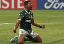 Gustavo Scarpa festeja os três gols e a grande fase do Palmeiras: ‘Histórica’