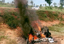 Casal em moto BMW sobrevive após veículo pegar fogo durante acidente na BR-364