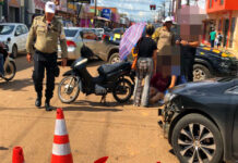 Motociclista fica gravemente ferida após colidir em carro na zona sul