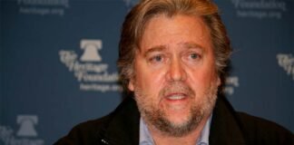 Steve Bannon se entrega em Nova York