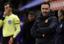 Vítor Pereira admite erro na preparação do Corinthians para duelo com o Inter