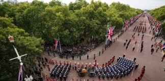 Britânicos dão último adeus a Elizabeth 2ª, rainha mais duradoura do Reino Unido
