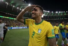 Danilo não se vê ameaçado por Dani Alves na lateral-direita da seleção