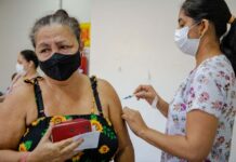 Serviços de vacinação são levados aos moradores do residencial Orgulho do Madeira