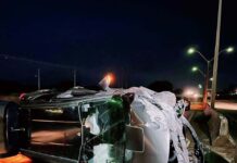 Motorista fica gravemente ferido após carro bater contra mureta de proteção