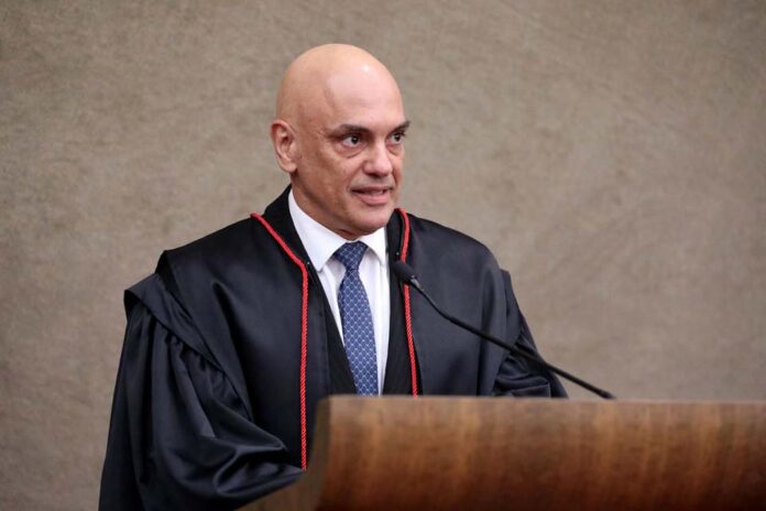 Alexandre de Moraes vota por absolver general e condenar mais 9 réus do núcleo 3