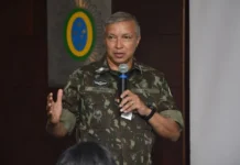 Bolsonaro assina nomeação de comandante do Exército escolhido por Lula