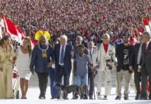 Lula sobe a rampa do Planalto e recebe faixa presidencial