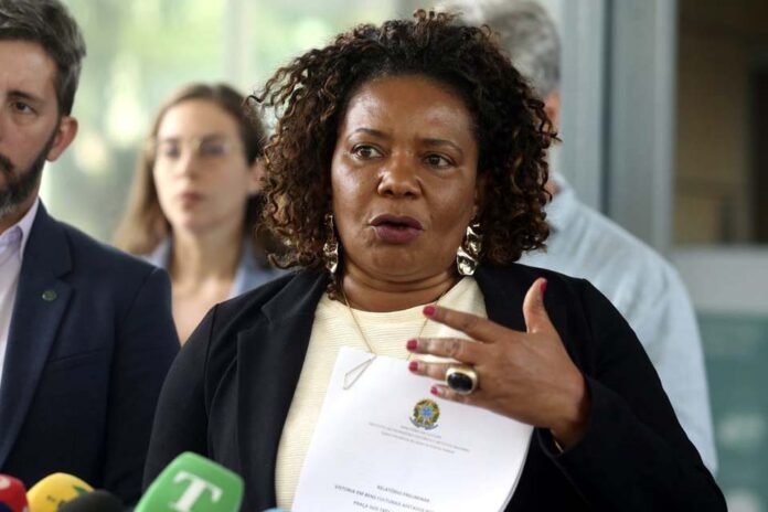 A ministra da Cultura, Margareth Menezes,fala à imprensa