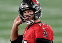 Tom Brady anuncia aposentadoria da NFL após 23 temporadas e sete títulos Tom Brady anuncia aposentadoria da NFL após 23 temporadas e sete títulos