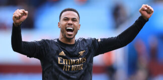 Arsenal marca dois nos acréscimos, vira sobre Aston Villa e desencanta no Inglês Arsenal marca dois nos acréscimos, vira sobre Aston Villa e desencanta no Inglês